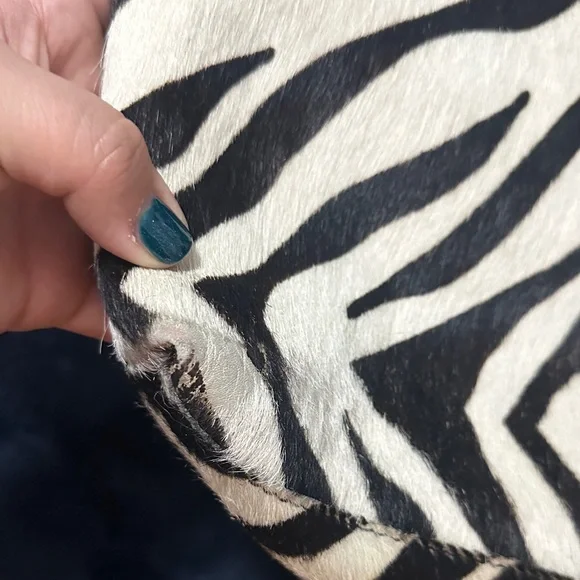 Mauricio Taiuti genuine leather Zebra Print (calf) Women's Bag with Red Accents - Picture 5 of 10